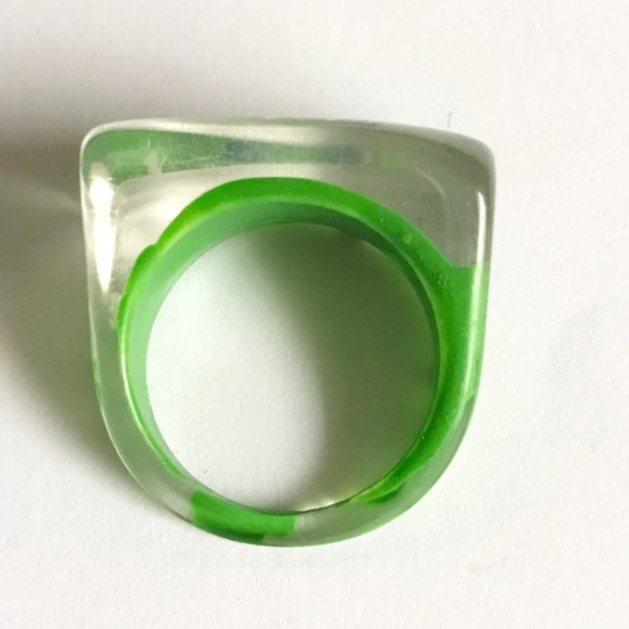 Vintage Lucite Acrylic Ring Size 9 Retro Abstract Hand Painted Green Blue Red - Picture 9 of 11